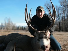 Mule deer hunting in Montana with a hunting guide from Redbone Outfitting.